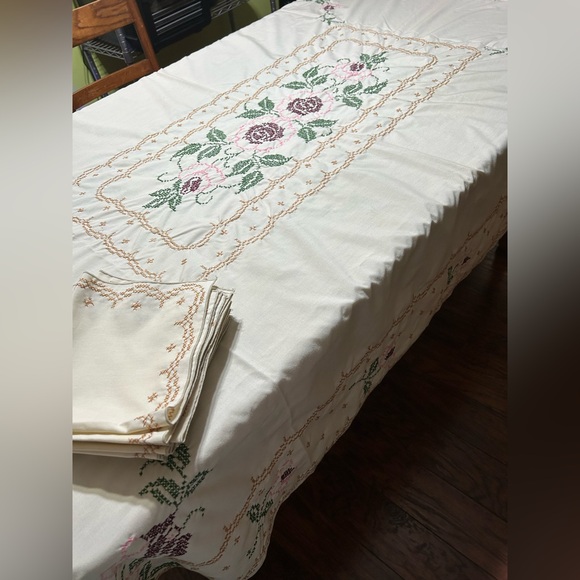 Vintage Floral Cross Stitched Embroidered Table Cloth& 12 Napkins